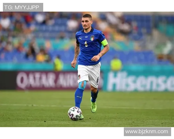 2025年全球足球场十大球星最新排名揭晓 强者争锋谁能登顶